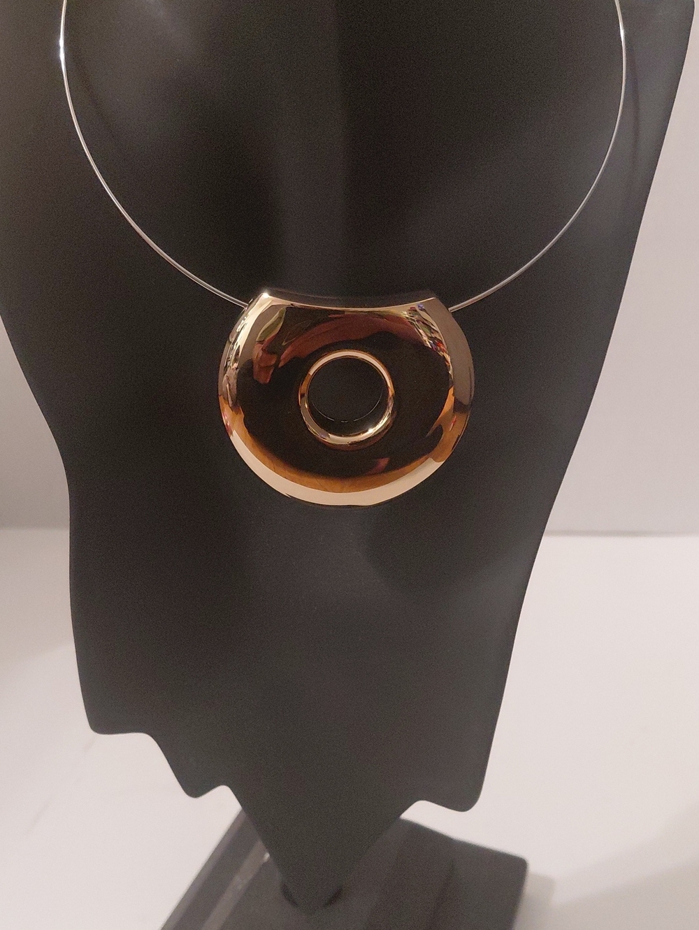 Tory Burch Polished Gold Circle Choker Necklace